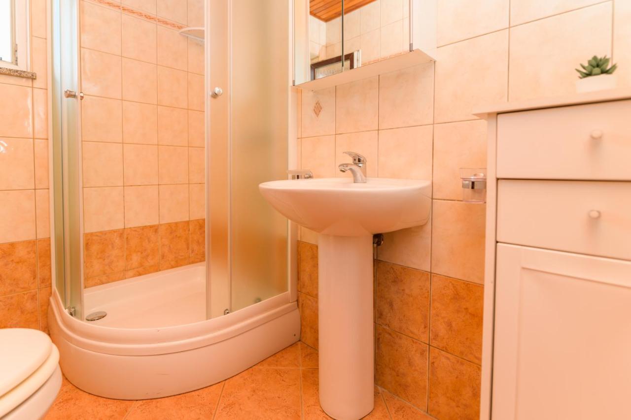 Apartments By The Sea Nerezine, Losinj - 7963 Ngoại thất bức ảnh