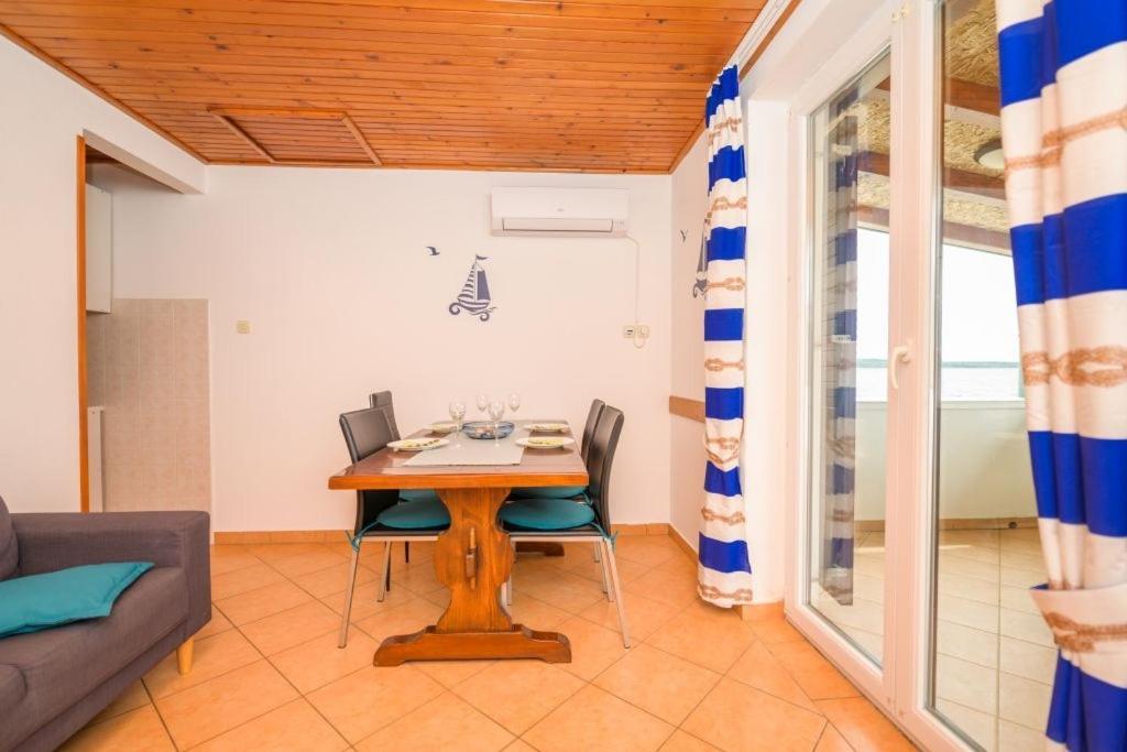 Apartments By The Sea Nerezine, Losinj - 7963 Ngoại thất bức ảnh
