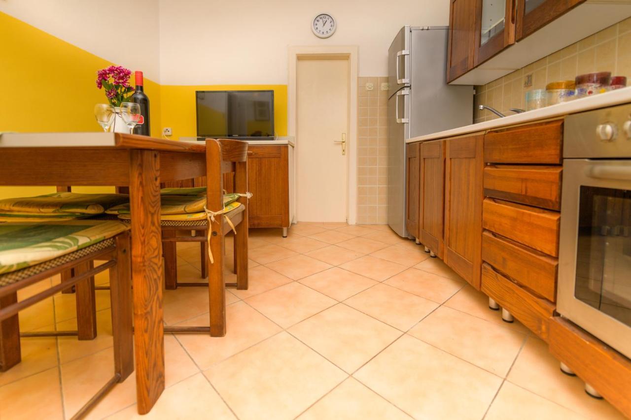 Apartments By The Sea Nerezine, Losinj - 7963 Ngoại thất bức ảnh