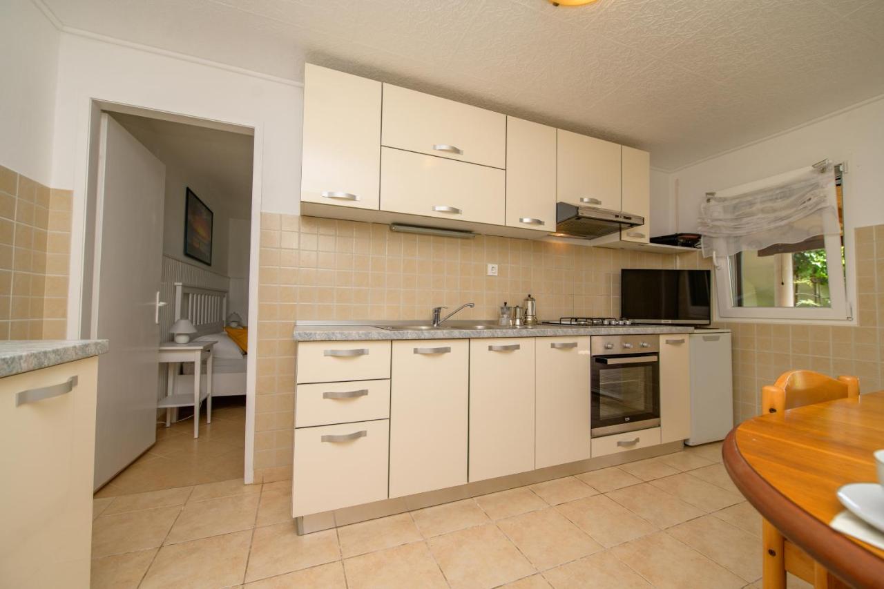 Apartments By The Sea Nerezine, Losinj - 7963 Ngoại thất bức ảnh